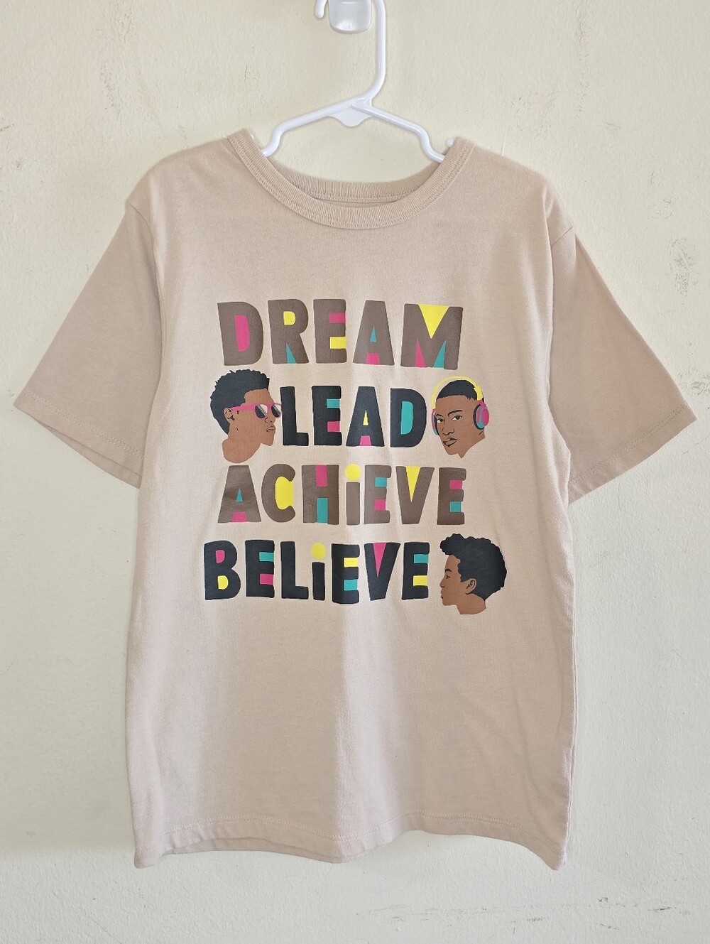 PLACE Kids T Shirt M/M 7/8 Beige Dream Lead Achieve Believe Graphic Colorful Tee